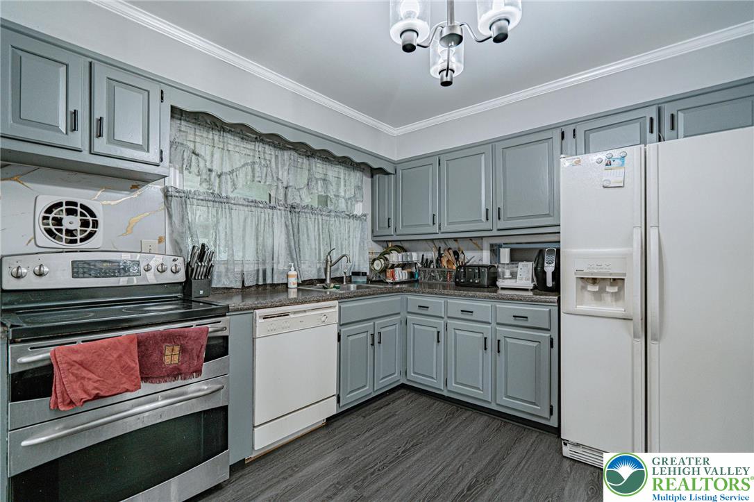 2627 Nottingham Road Bethlehem, PA 18017 - Photo 12 of 31