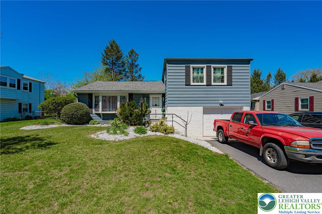2627 Nottingham Road Bethlehem, PA 18017 - Photo 2 of 31