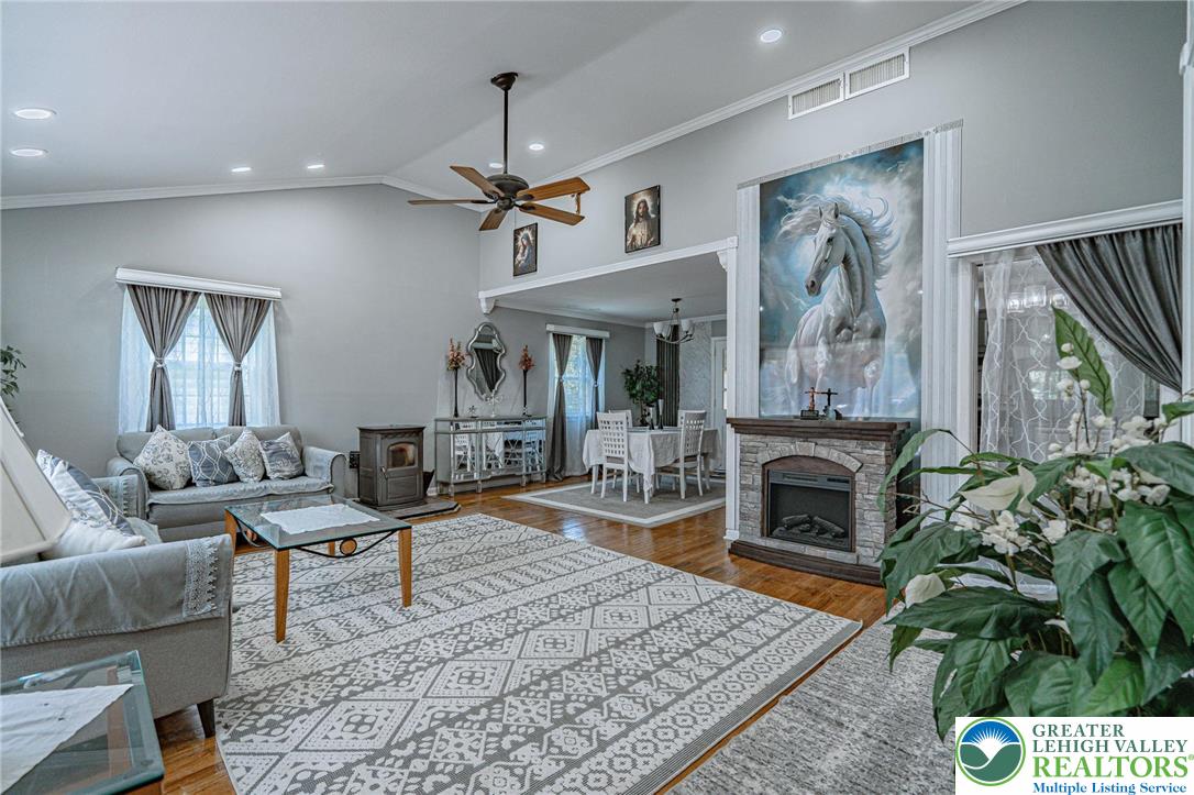 2627 Nottingham Road Bethlehem, PA 18017 - Photo 4 of 31