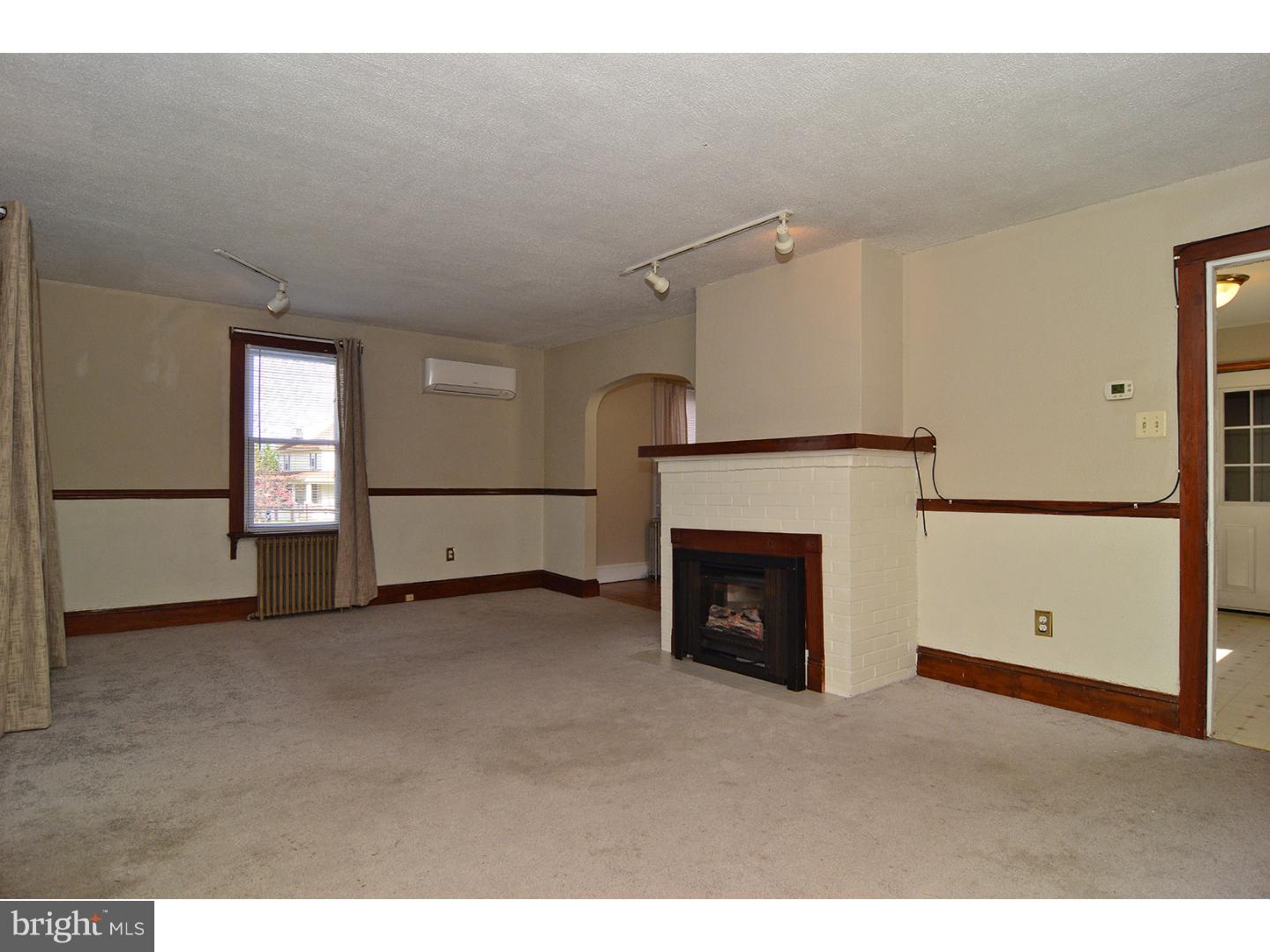1141 Old Fritztown Road Sinking Spring, PA 19608 - Photo 2 of 21 Living Room