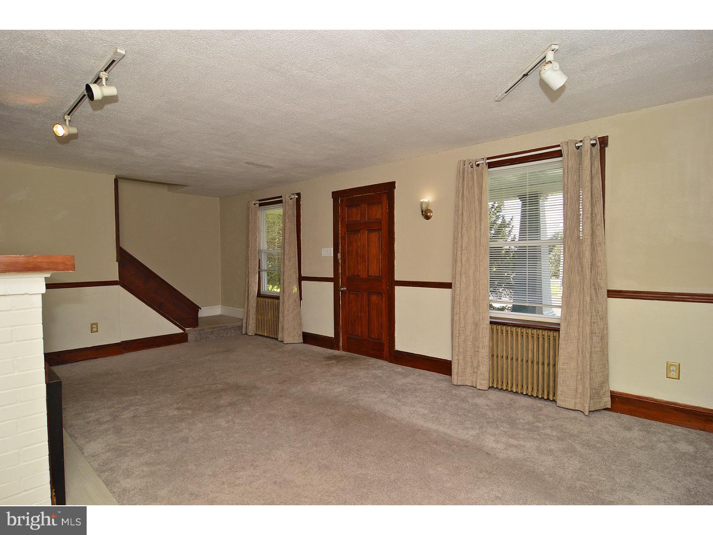 1141 Old Fritztown Road Sinking Spring, PA 19608 - Photo 4 of 21 Living Room
