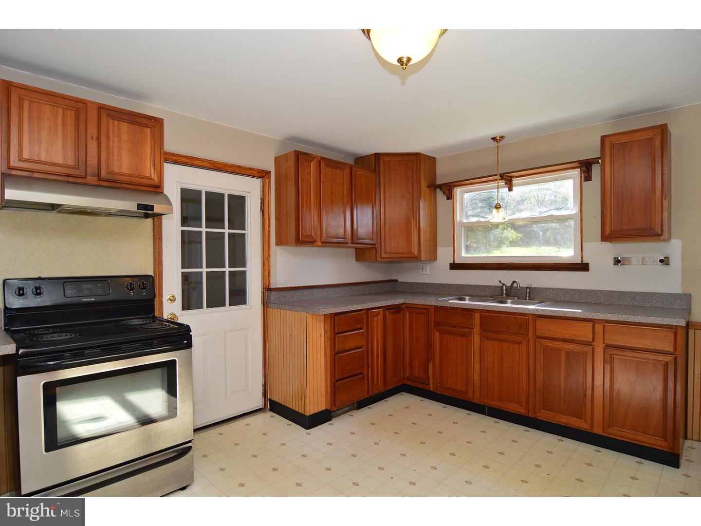 1141 Old Fritztown Road Sinking Spring, PA 19608 - Photo 5 of 21 Kitchen