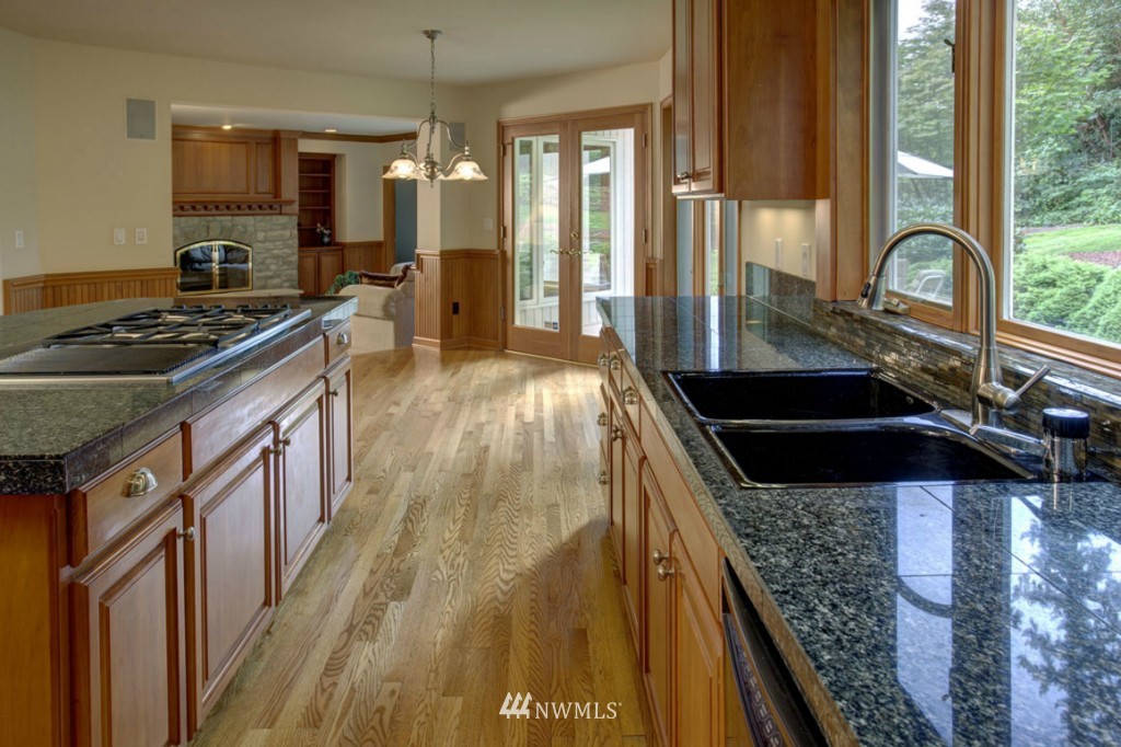 13799 Northeast 32nd Place Bellevue, WA 98005 - Photo 6 of 15