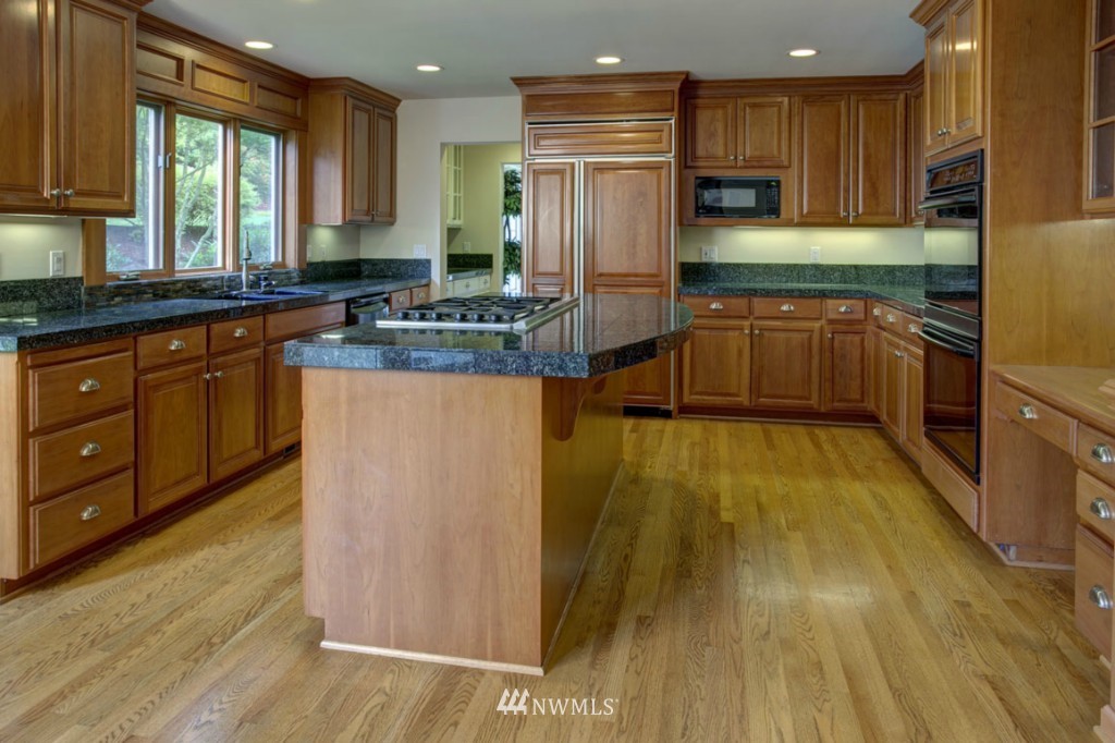 13799 Northeast 32nd Place Bellevue, WA 98005 - Photo 7 of 15