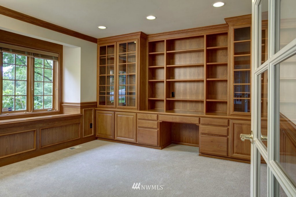 13799 Northeast 32nd Place Bellevue, WA 98005 - Photo 10 of 15