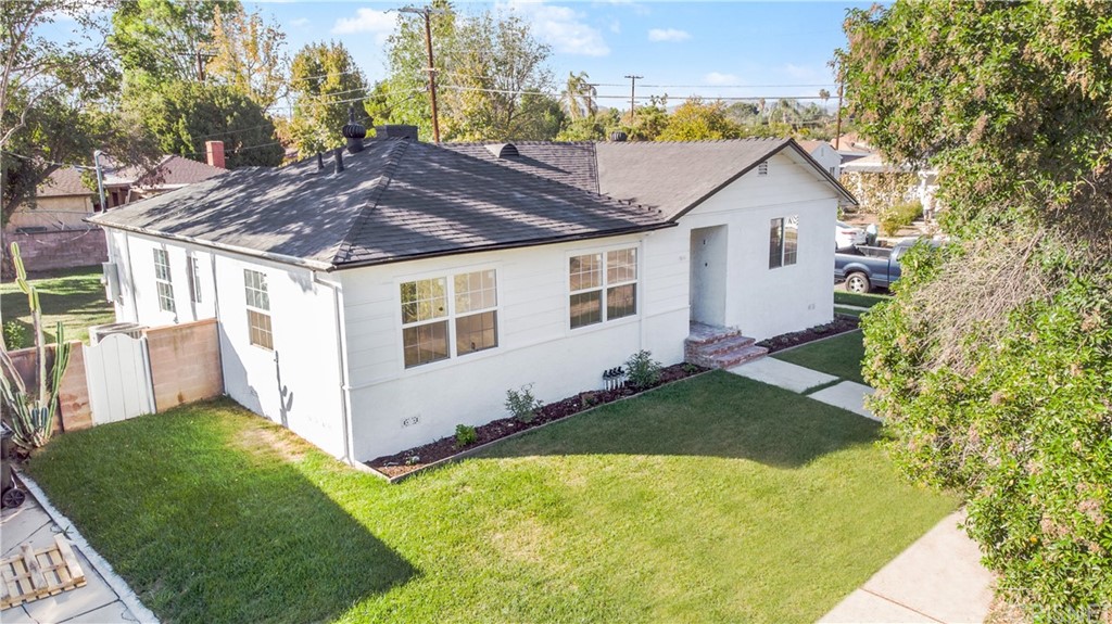 6725 Belmar Avenue Reseda, CA 91335 - Photo 3 of 32 a view of a house with a yard