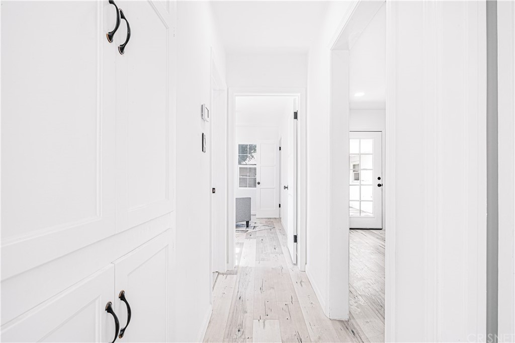 6725 Belmar Avenue Reseda, CA 91335 - Photo 31 of 32 a bathroom with a shower