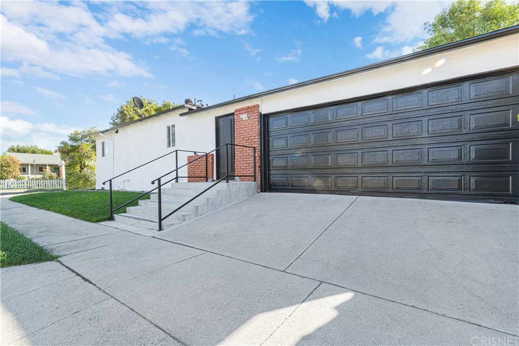 6725 Belmar Avenue Reseda, CA 91335 - Photo 4 of 32