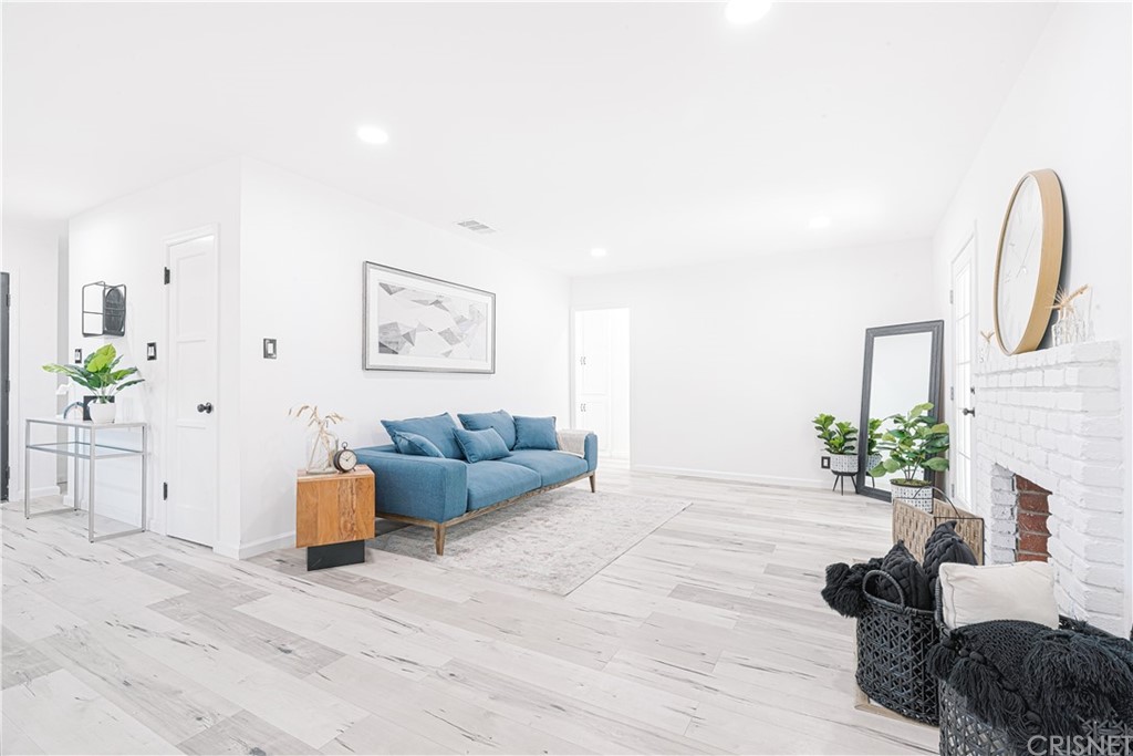6725 Belmar Avenue Reseda, CA 91335 - Photo 6 of 32 a living room with furniture