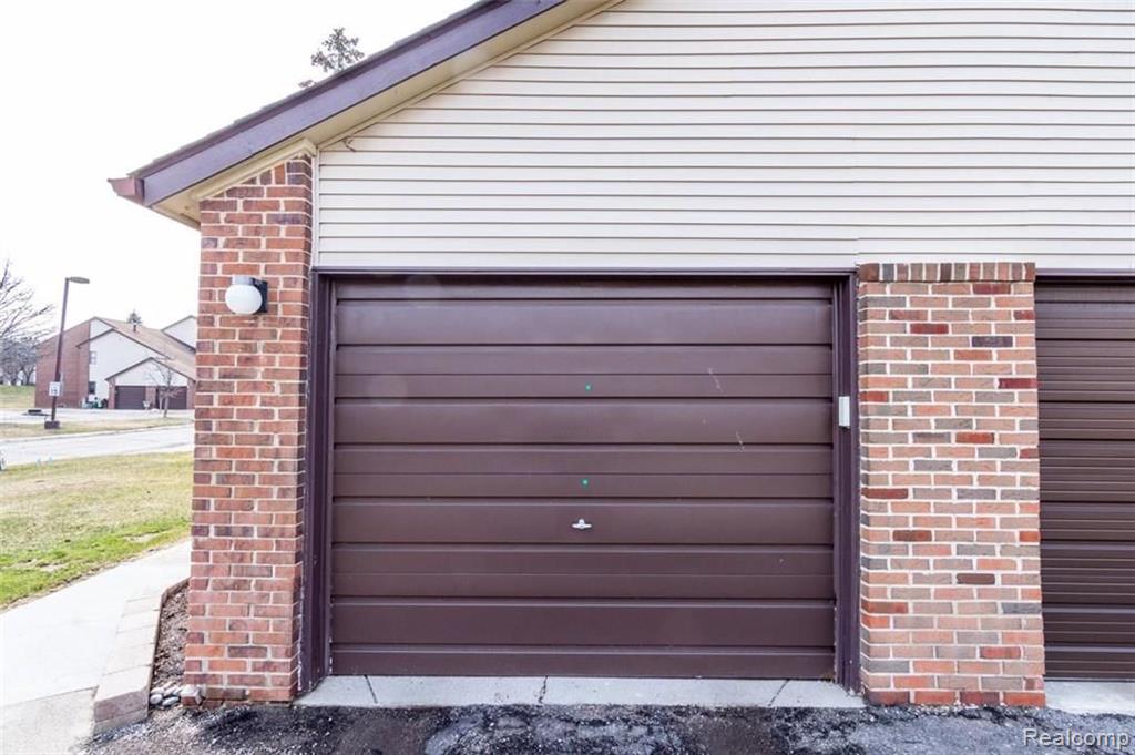 6689 Ridgefield Circle West Bloomfield, MI 48322 - Photo 3 of 30