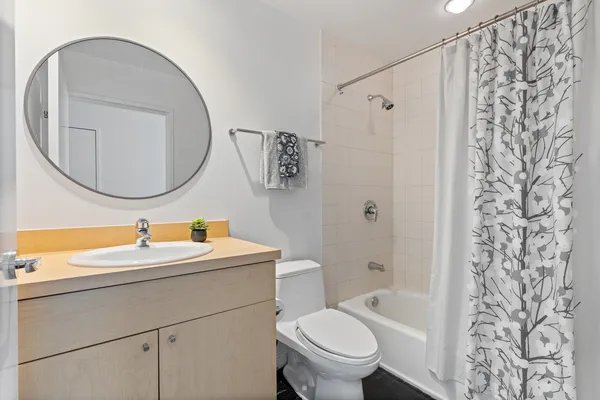 $525,000 | 653 North Kingsbury Street, Unit 1405, Chicago, IL 60654