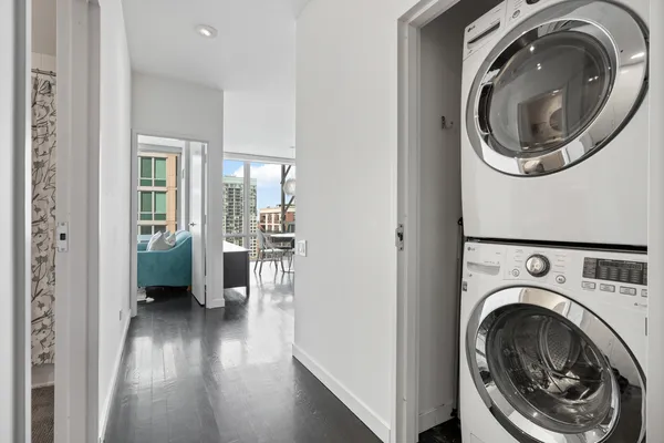 $525,000 | 653 North Kingsbury Street, Unit 1405, Chicago, IL 60654