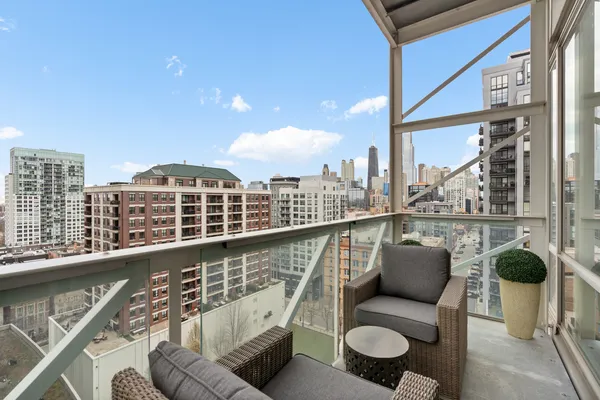 $525,000 | 653 North Kingsbury Street, Unit 1405, Chicago, IL 60654
