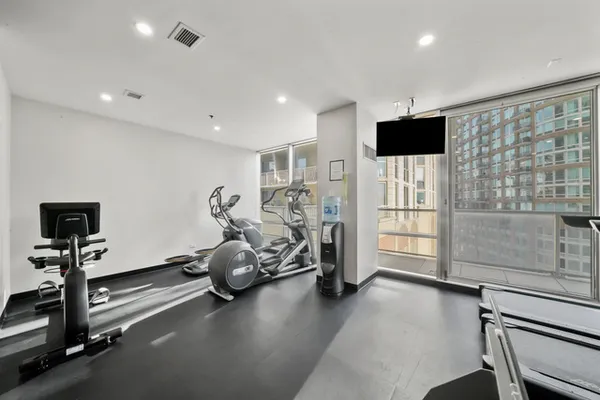 $525,000 | 653 North Kingsbury Street, Unit 1405, Chicago, IL 60654