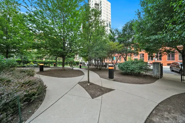 $525,000 | 653 North Kingsbury Street, Unit 1405, Chicago, IL 60654