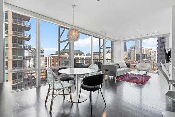 $525,000 | 653 North Kingsbury Street, Unit 1405, Chicago, IL 60654