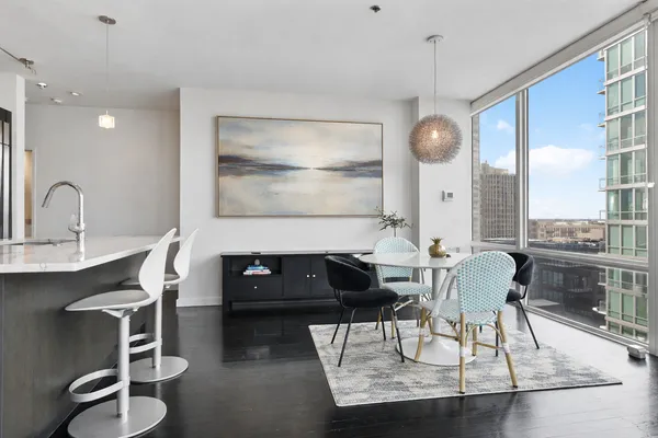$525,000 | 653 North Kingsbury Street, Unit 1405, Chicago, IL 60654