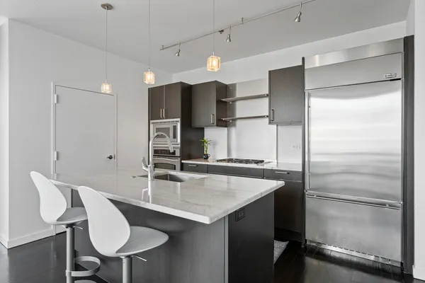 $525,000 | 653 North Kingsbury Street, Unit 1405, Chicago, IL 60654