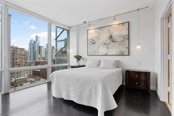 $525,000 | 653 North Kingsbury Street, Unit 1405, Chicago, IL 60654