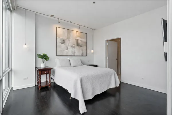 $525,000 | 653 North Kingsbury Street, Unit 1405, Chicago, IL 60654