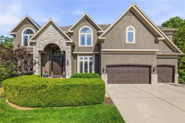 $875,000 | 21020 West 81st Place, Lenexa, KS 66220