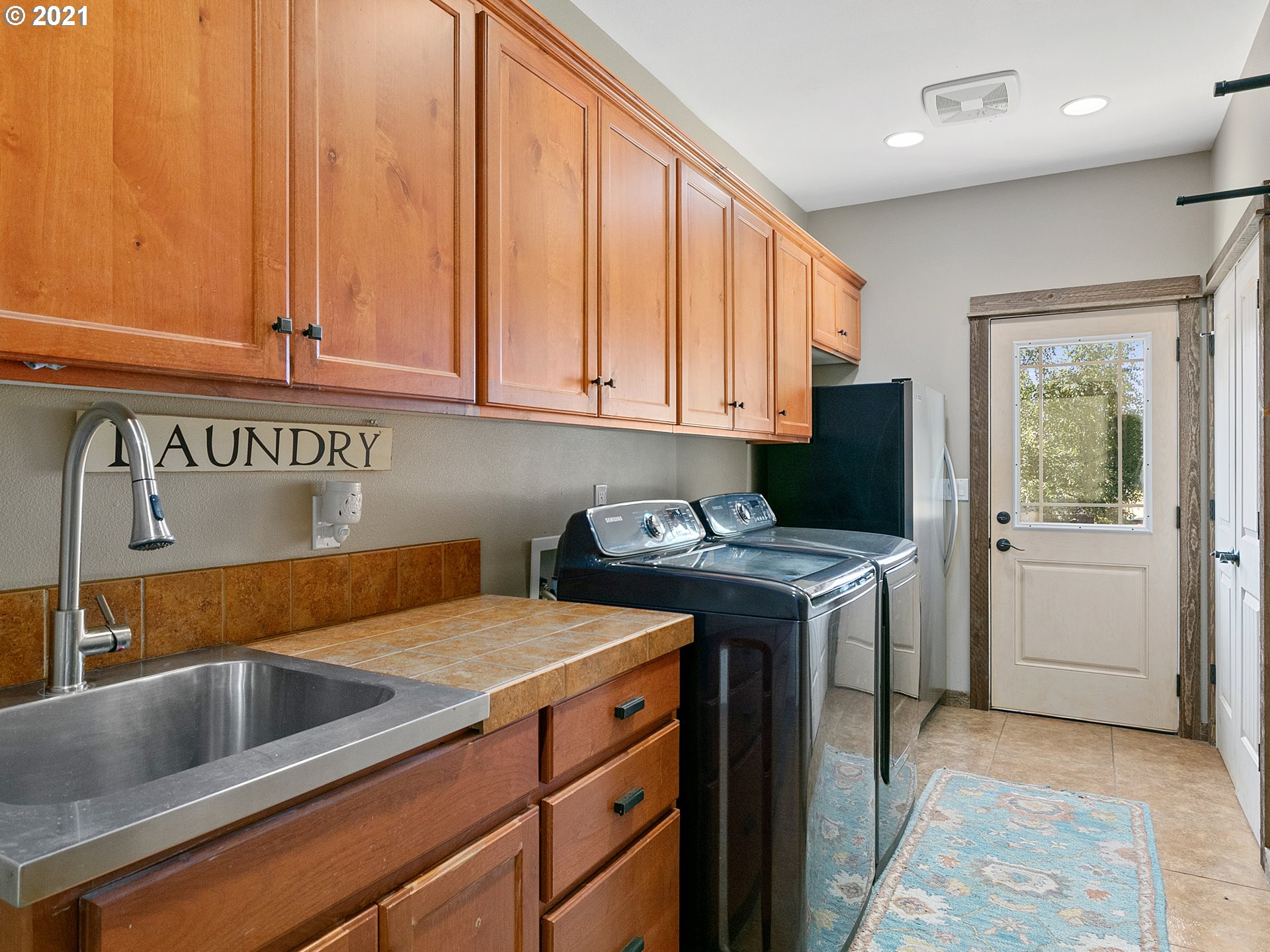 35412 Southeast Shade Tree Lane Estacada, OR 97023 - Photo 13 of 32 a kitchen with a stove and a sink