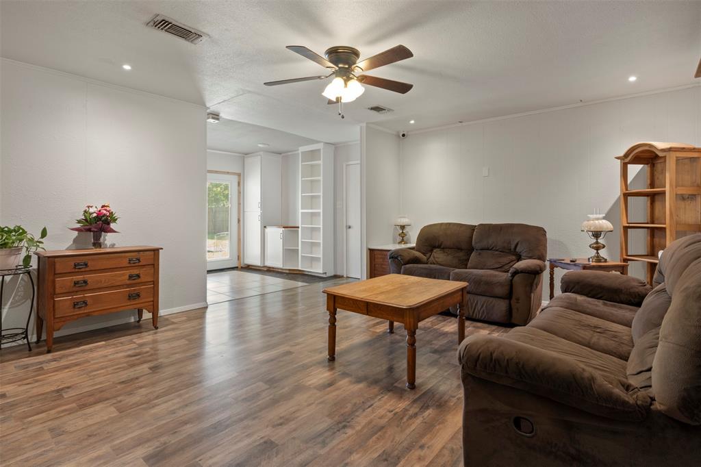 106 Wayne Street Sanger, TX 76266 - Photo 5 of 25