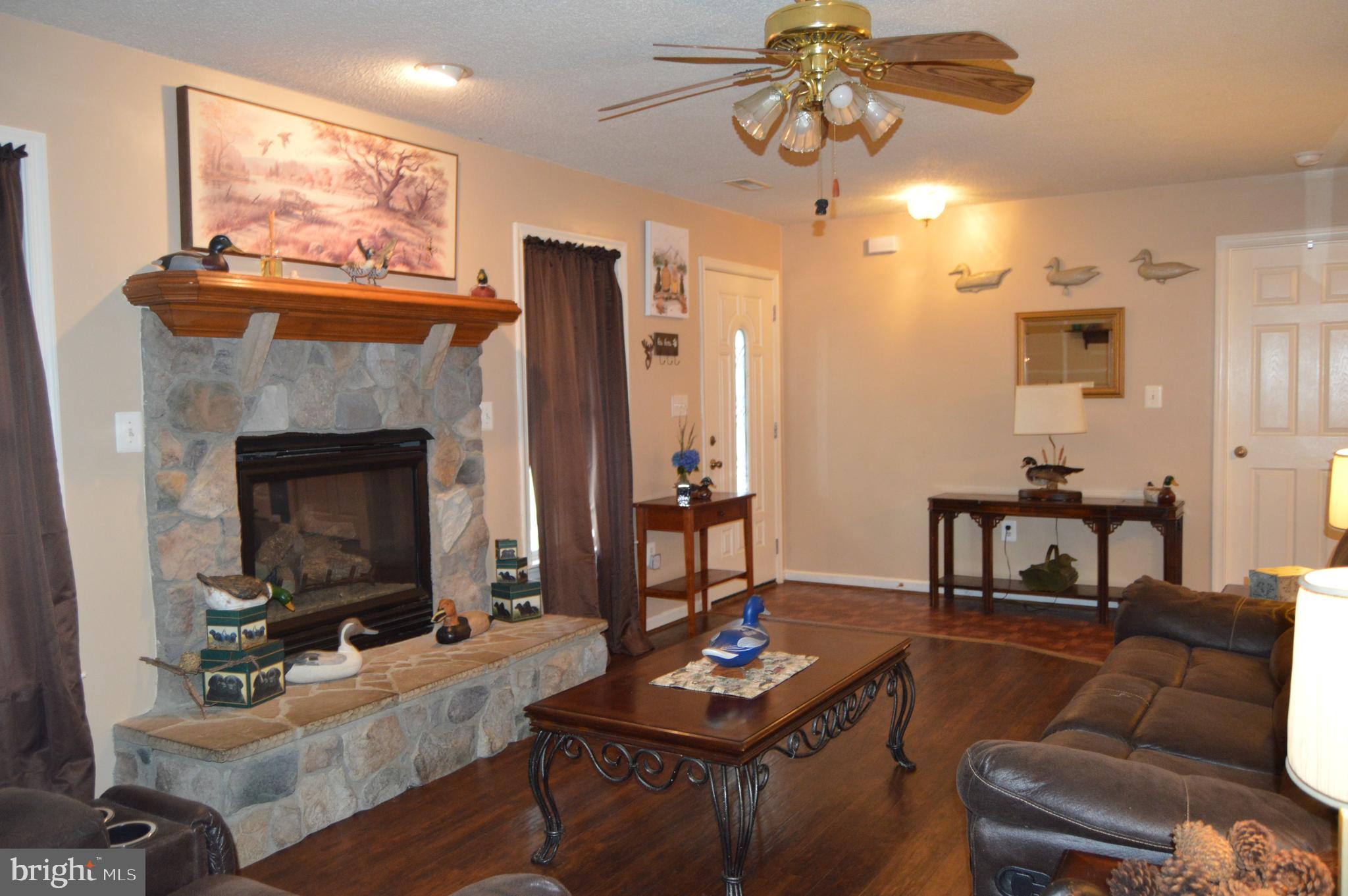 12041 Jesse Lane Ruther Glen, VA 22546 - Photo 17 of 40 Living Room, great for entertaining