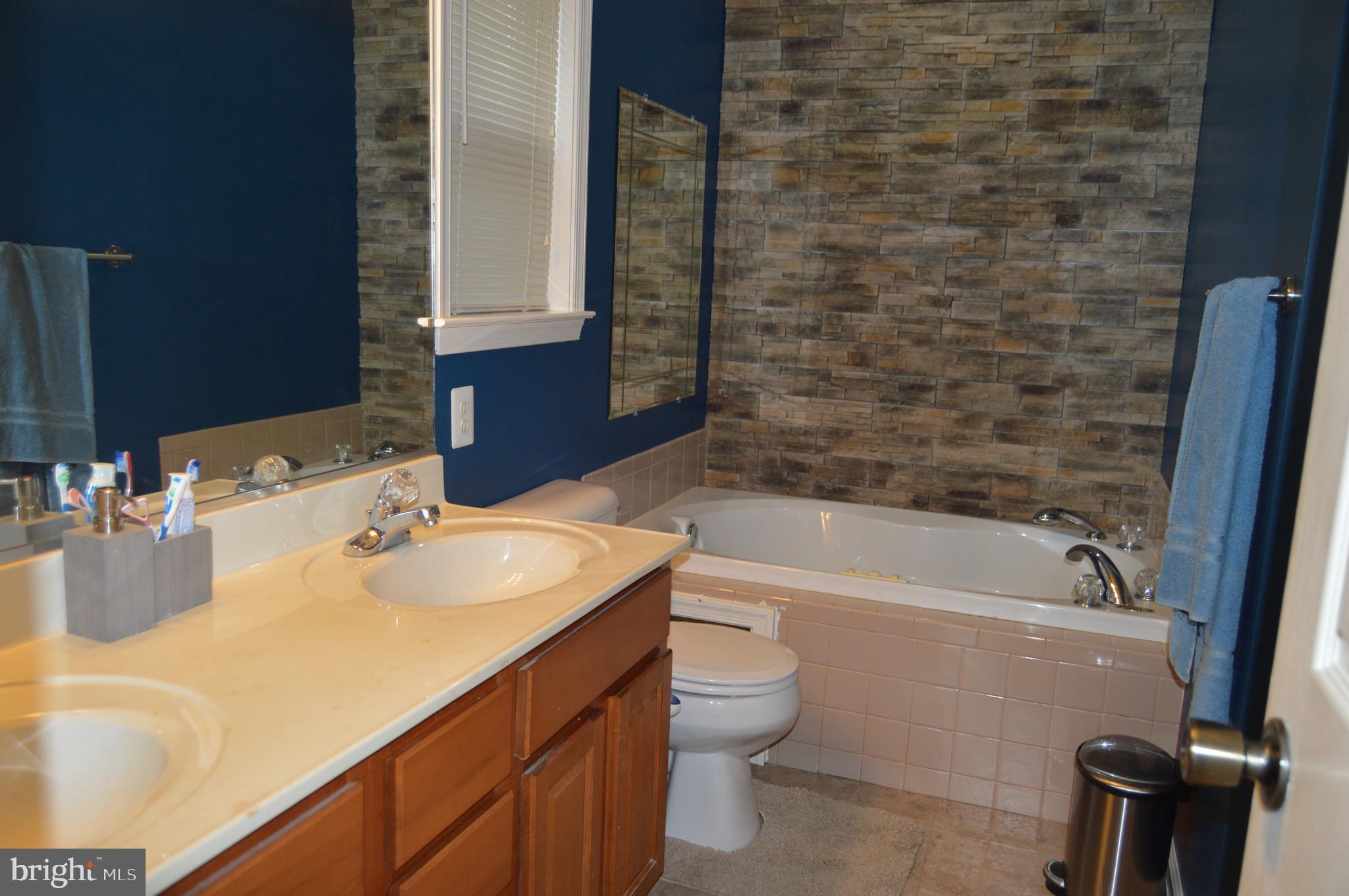 12041 Jesse Lane Ruther Glen, VA 22546 - Photo 26 of 40 Owners jetted tub, 2 sinks and stone accents