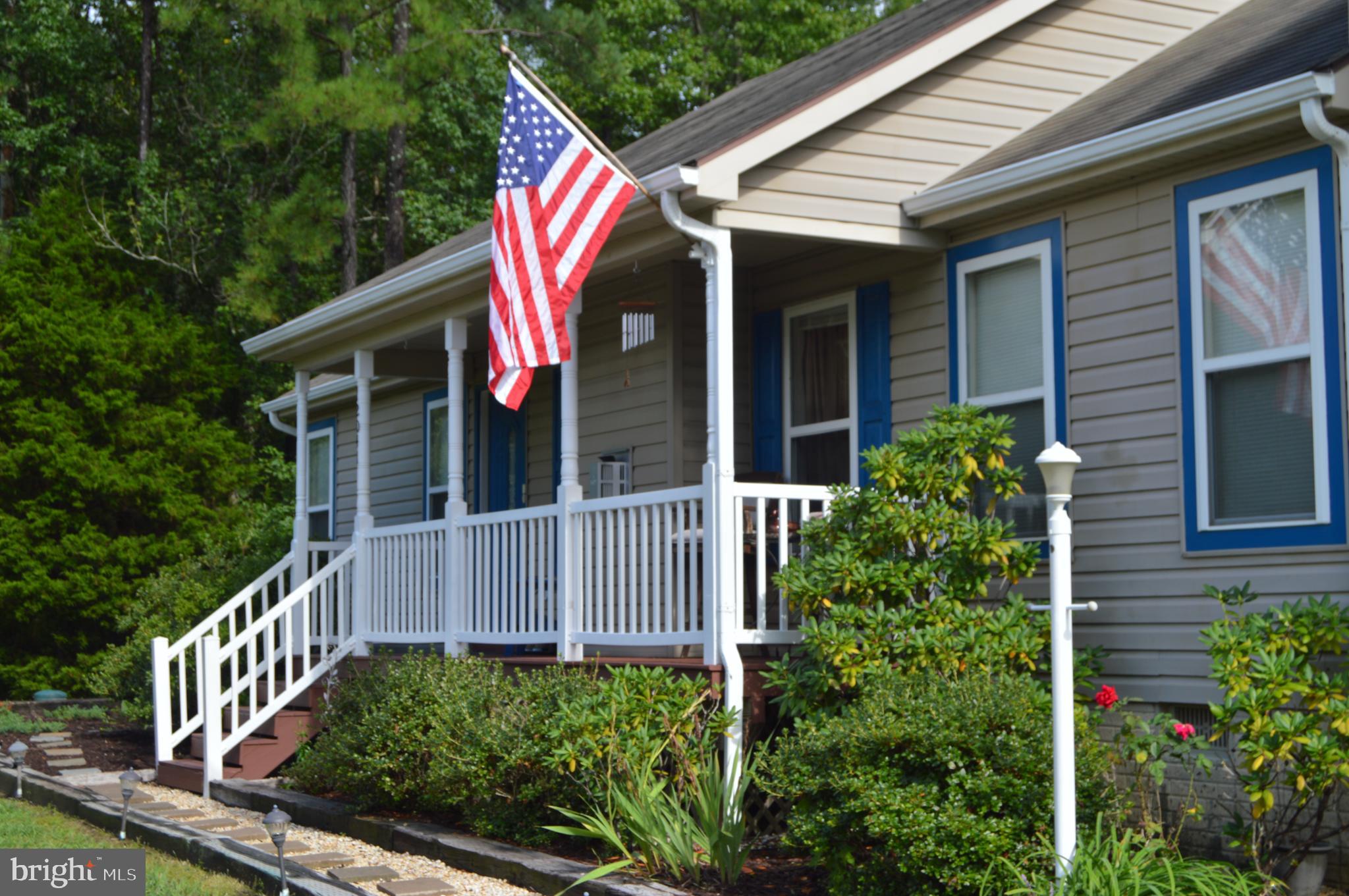 12041 Jesse Lane Ruther Glen, VA 22546 - Photo 4 of 40 Great front porch for sitting!