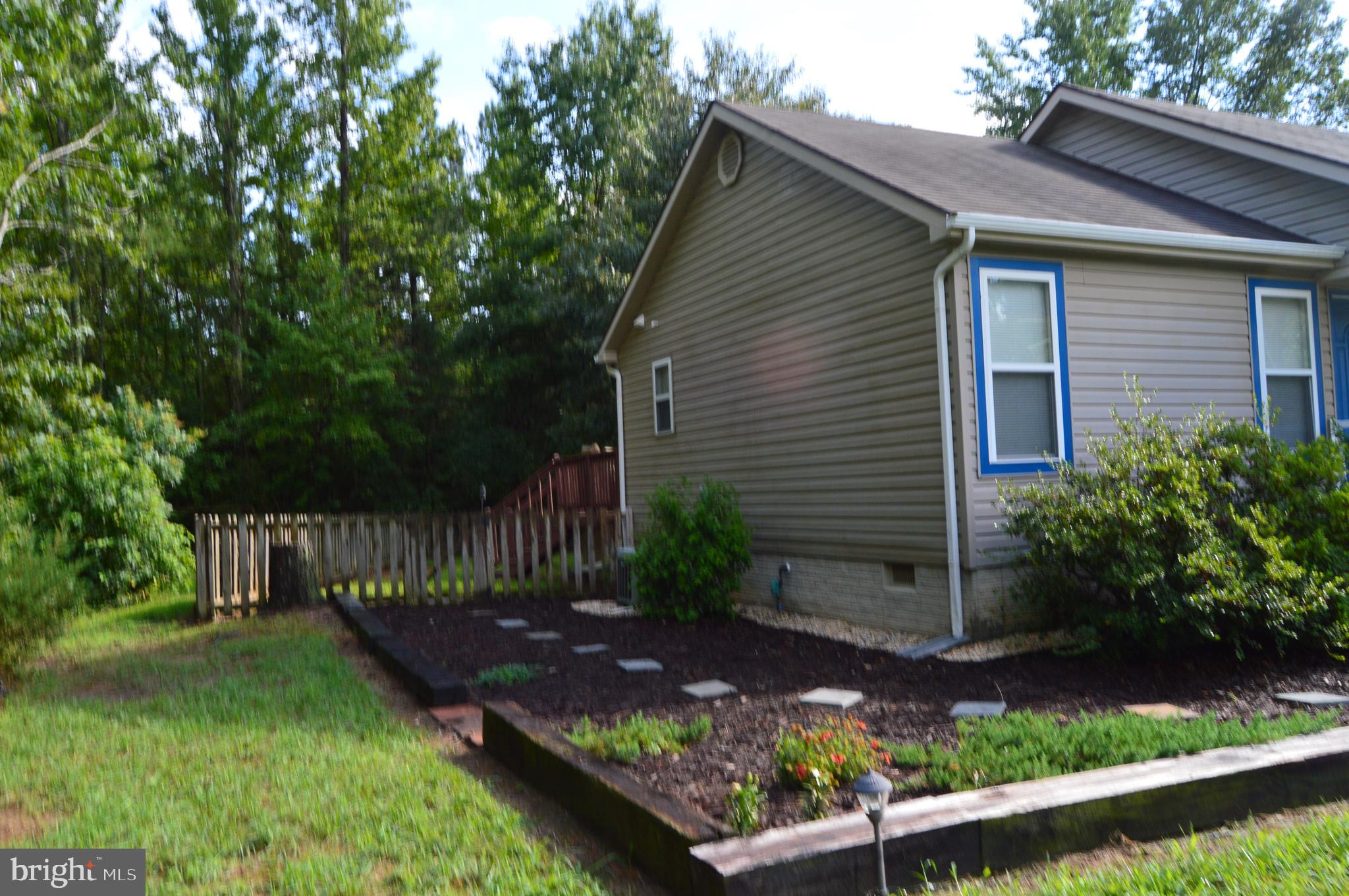 12041 Jesse Lane Ruther Glen, VA 22546 - Photo 6 of 40 Side yard