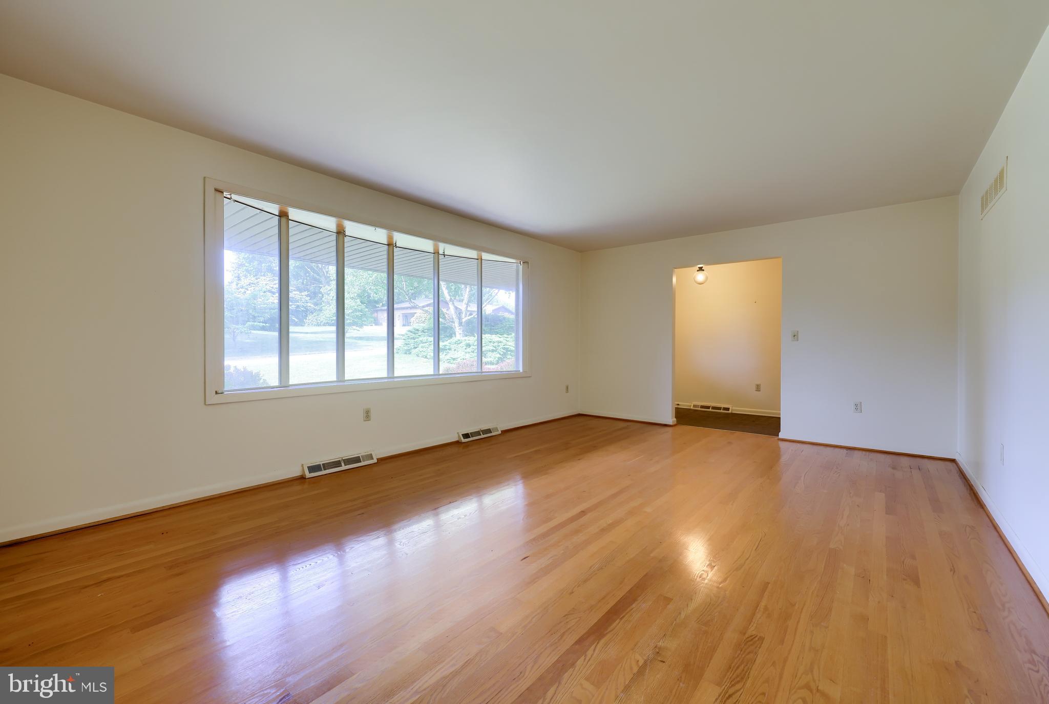 2455 Sutton Road York, PA 17403 - Photo 4 of 39