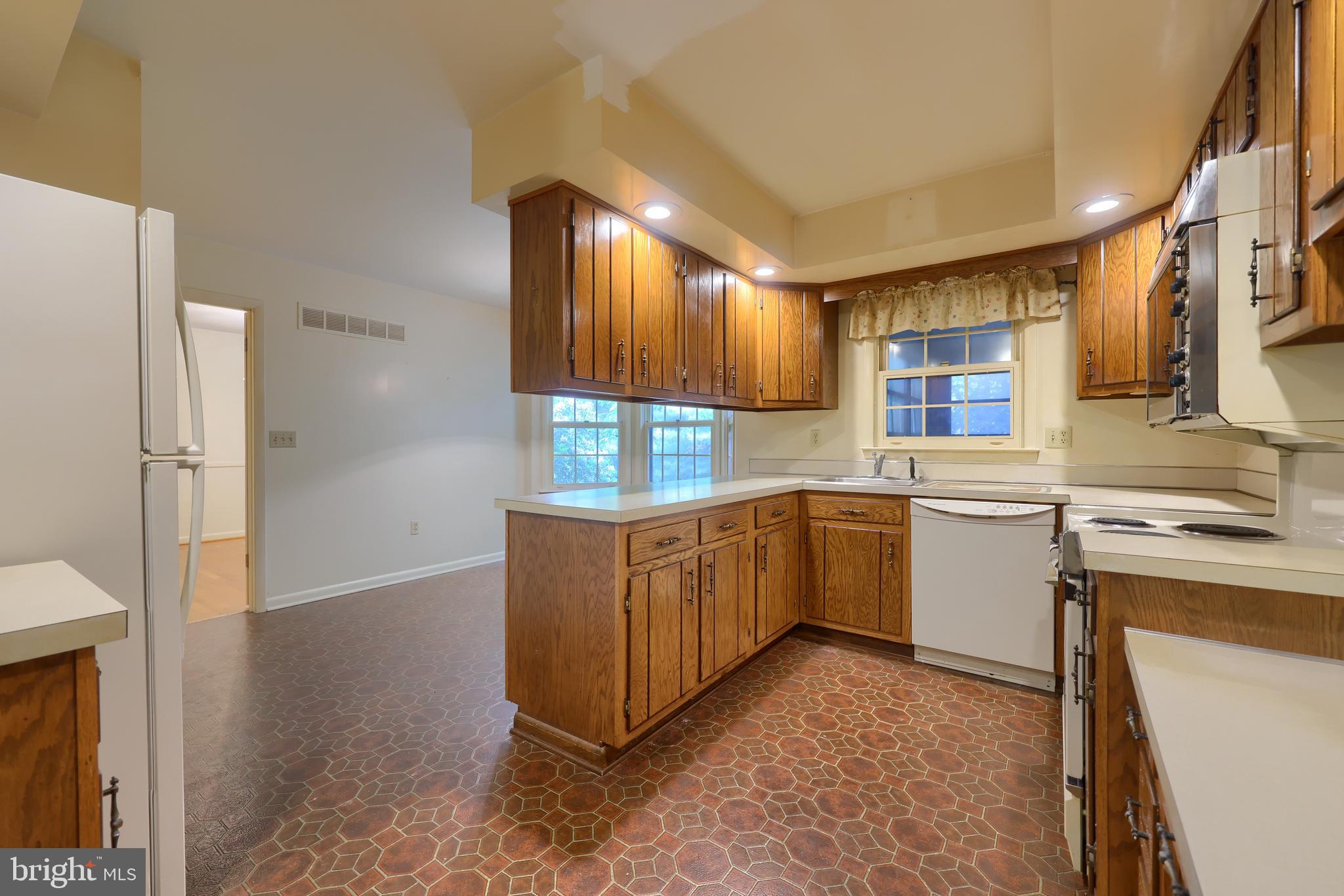 2455 Sutton Road York, PA 17403 - Photo 8 of 39