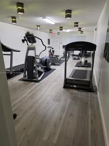 $2,100 | 1351 Northeast 191st Street, Unit E420, Miami, FL 33179