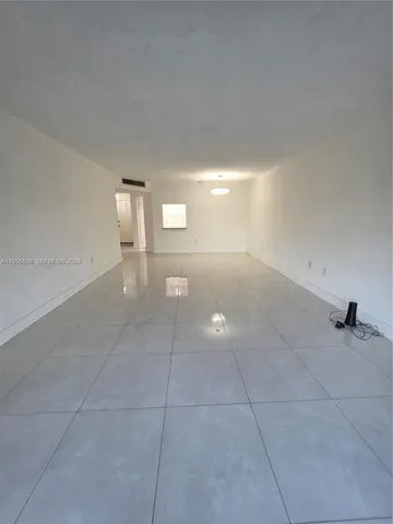 $2,100 | 1351 Northeast 191st Street, Unit E420, Miami, FL 33179