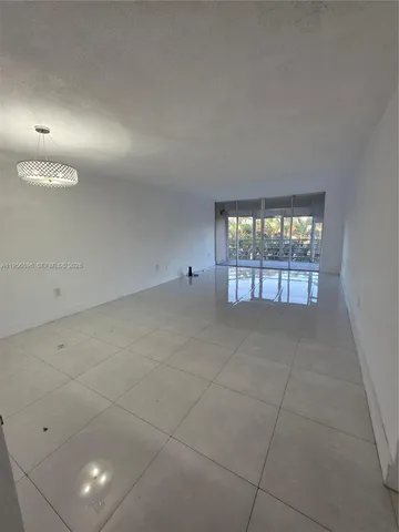 $2,100 | 1351 Northeast 191st Street, Unit E420, Miami, FL 33179