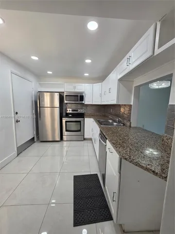 $2,100 | 1351 Northeast 191st Street, Unit E420, Miami, FL 33179