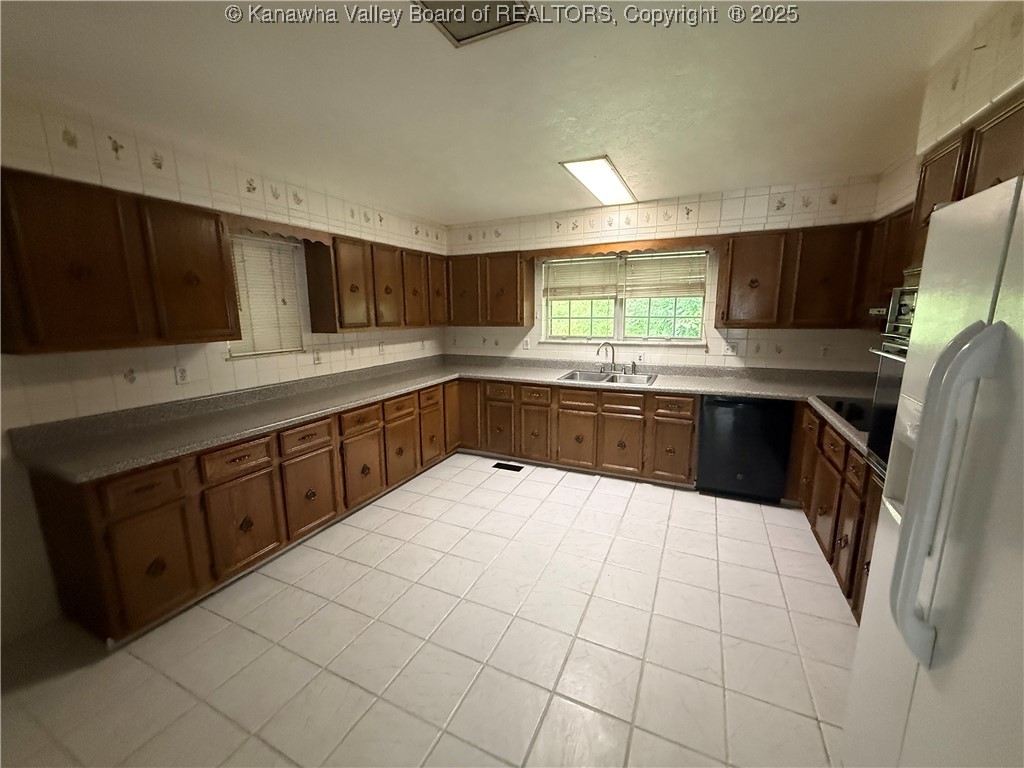 8091 Old Logan Road Chapmanville, WV 25508 - Photo 6 of 31 Gallery Image 6