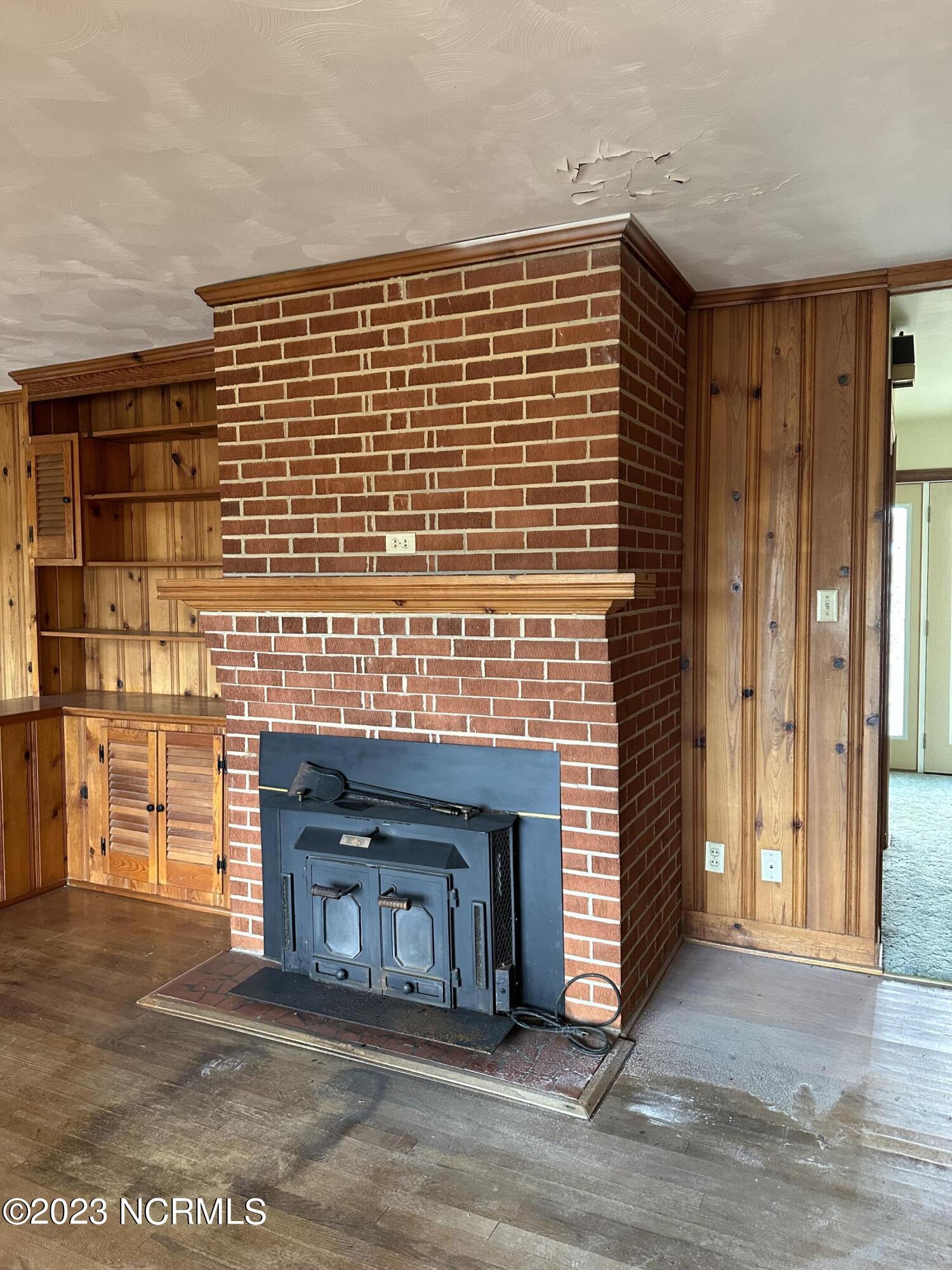 1340 Newland Road Elizabeth City, NC 27909 - Photo 19 of 23 Den fireplace