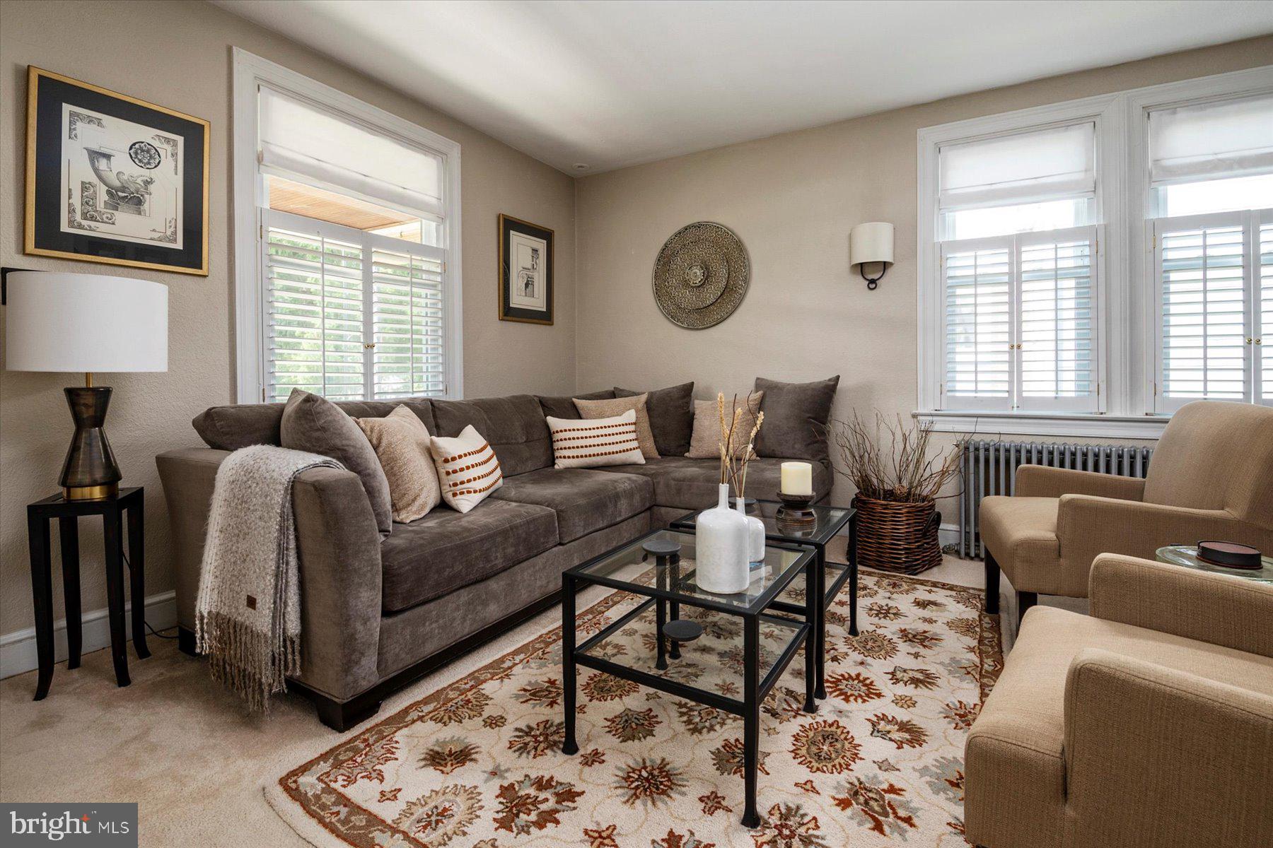 208 Hawthorne Road Linthicum Heights, MD 21090 - Photo 6 of 34 Gorgeous Living Room
