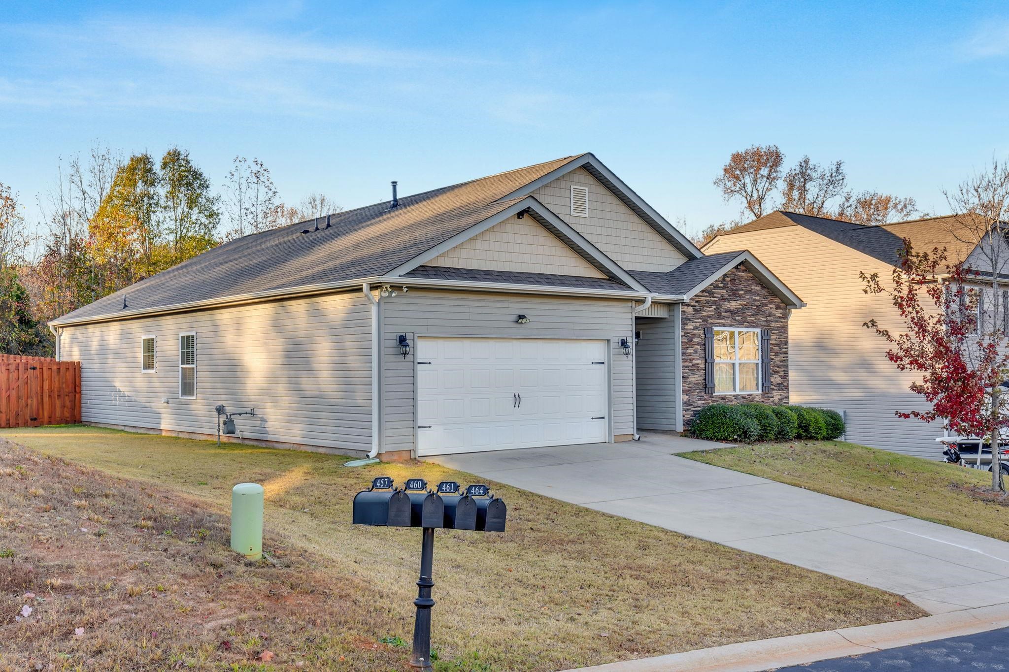 461 All Seasons Drive Boiling Springs, SC 29316 - Photo 3 of 34