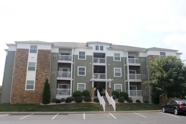 $275,000 | 515 Davis Mills Drive, Unit 302, Harrisonburg, VA 22801