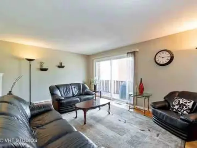 $2,575 | 553 West Park Avenue, Unit A, Libertyville, IL 60048