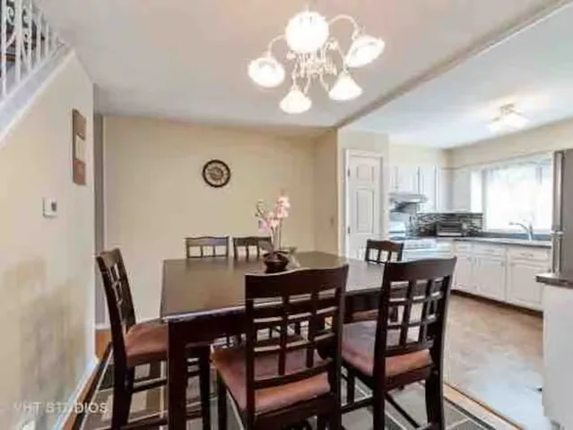 $2,575 | 553 West Park Avenue, Unit A, Libertyville, IL 60048