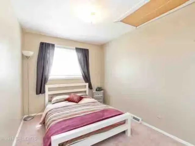 $2,575 | 553 West Park Avenue, Unit A, Libertyville, IL 60048