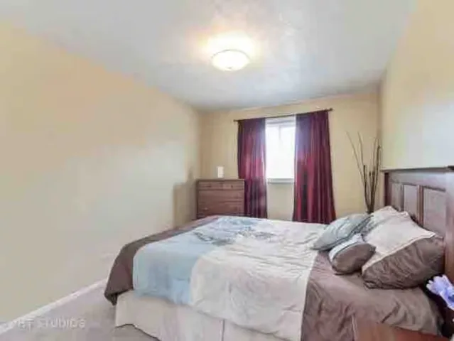 $2,575 | 553 West Park Avenue, Unit A, Libertyville, IL 60048