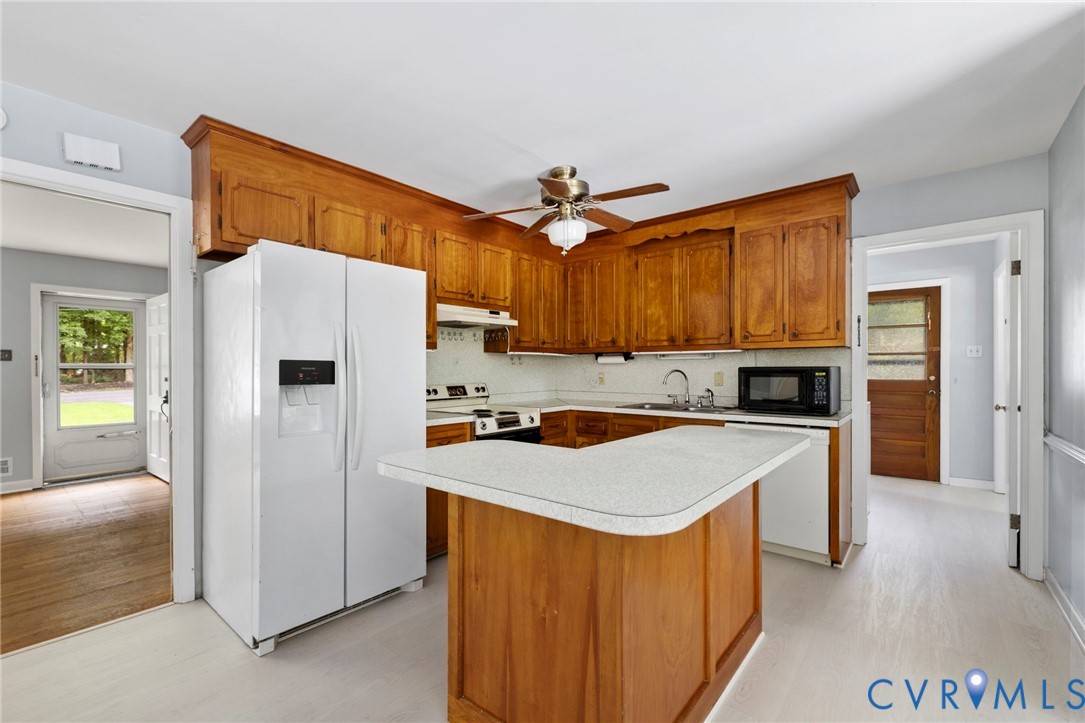 11709 Boyd Road Chester, VA 23831 - Photo 11 of 32 a kitchen with stainless steel appliances a refrigerator and a stove