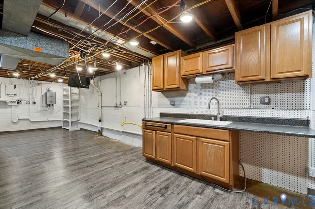 a view of utility room