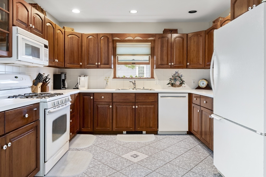 8 Castle Road Nahant, MA 01908 - Photo 11 of 24 Gallery Image 11