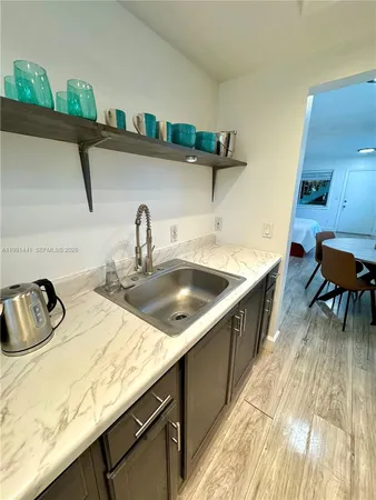 $1,950 | 740 11th Street, Unit 3A, Miami Beach, FL 33139